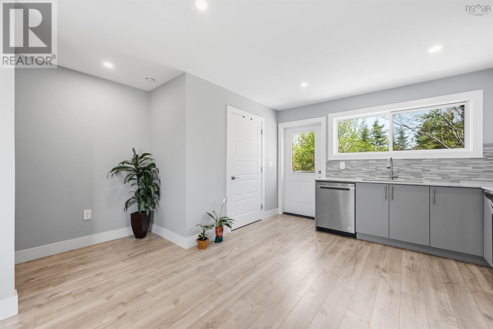 6 Charlton Avenue - 18