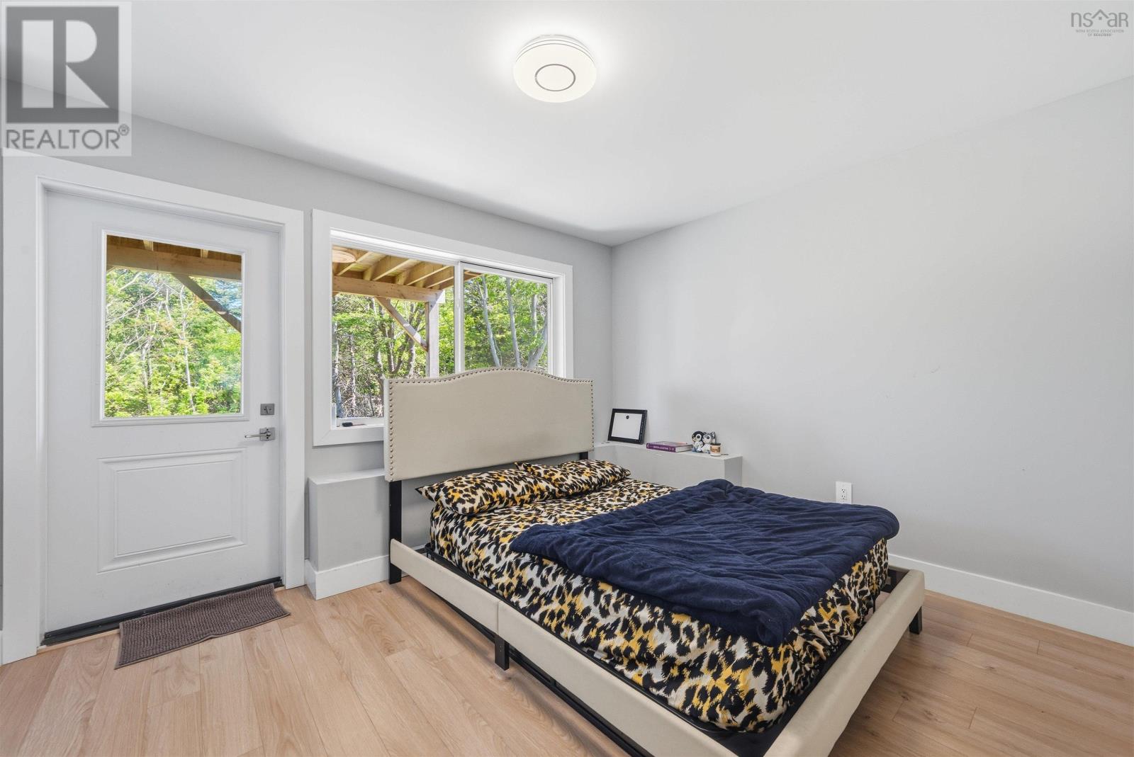 6 Charlton Avenue - 12