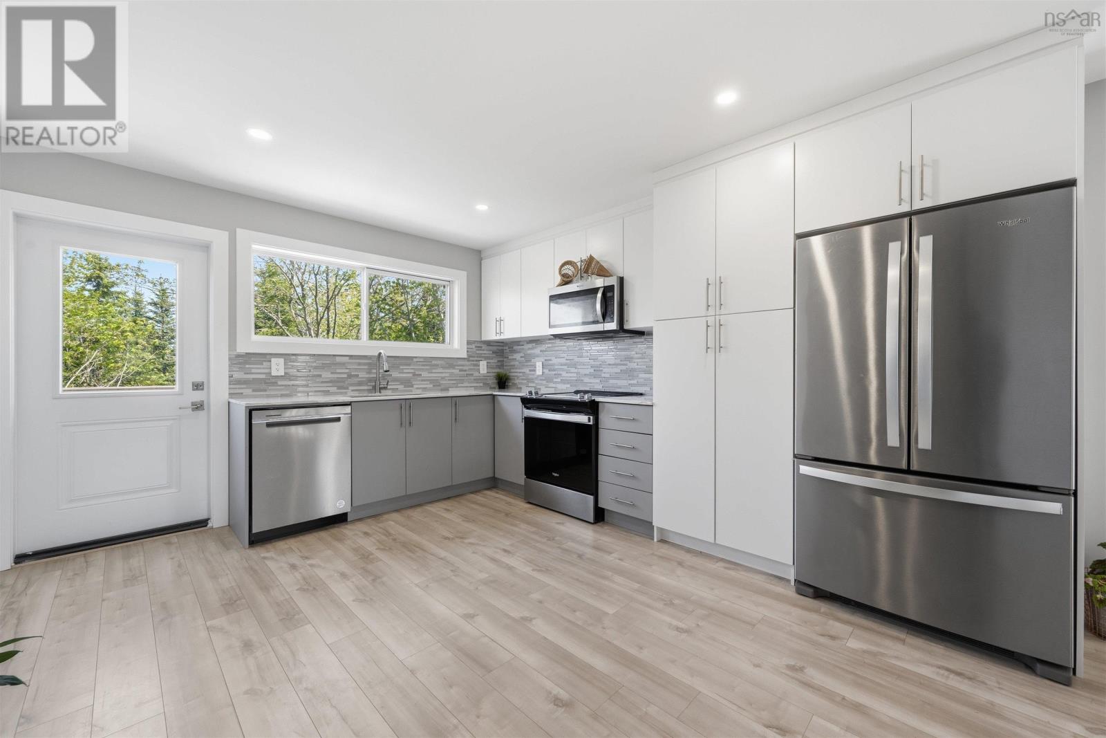 6 Charlton Avenue - 16