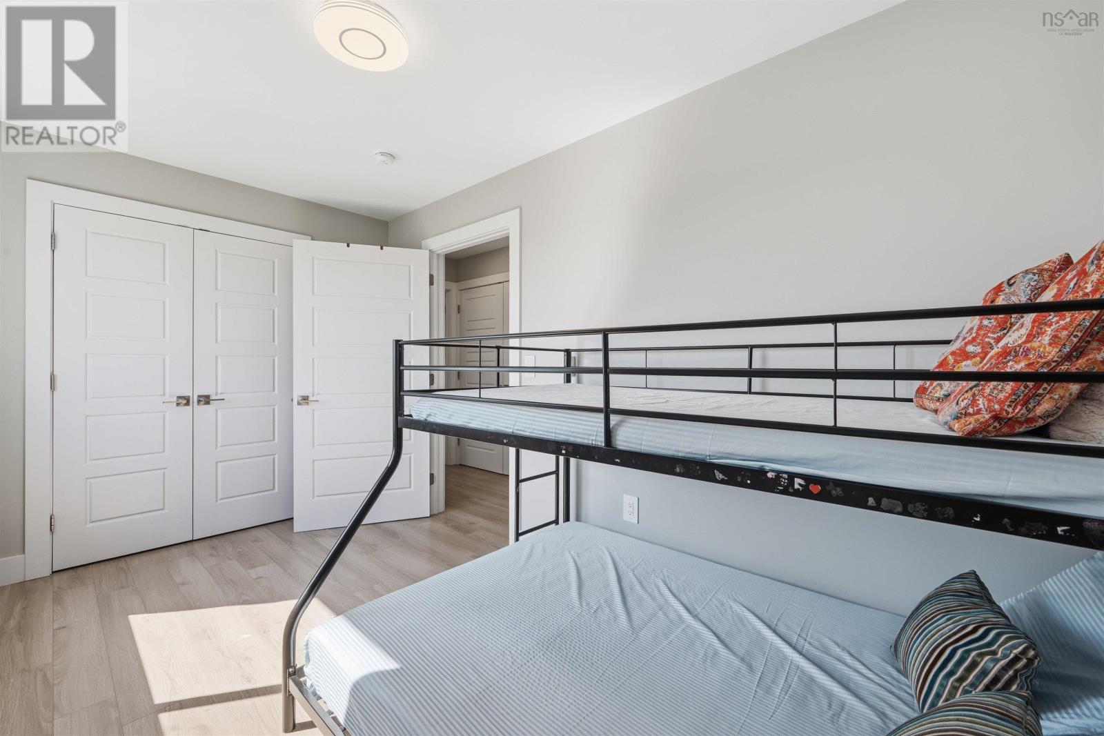 6 Charlton Avenue - 33