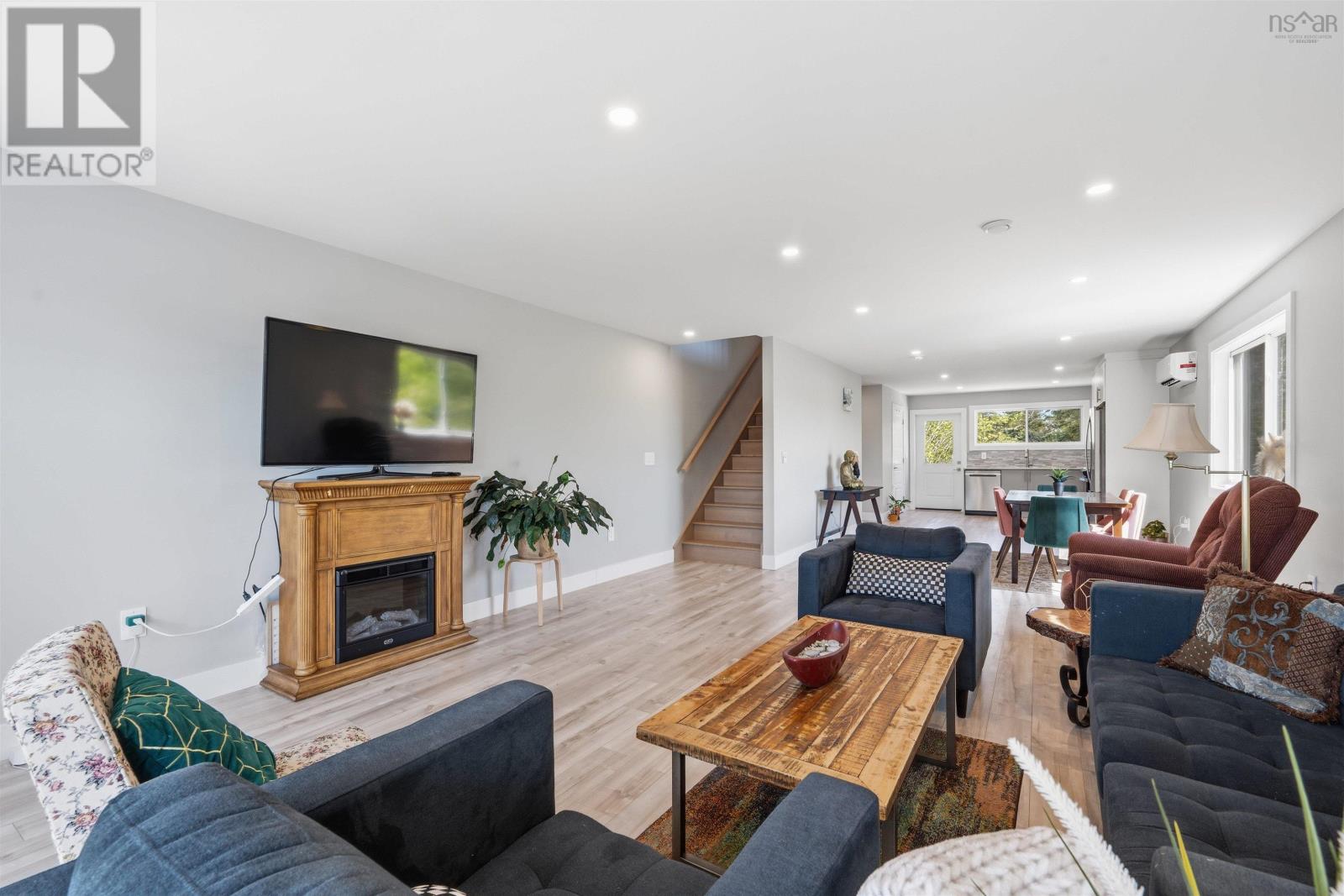 6 Charlton Avenue - 27