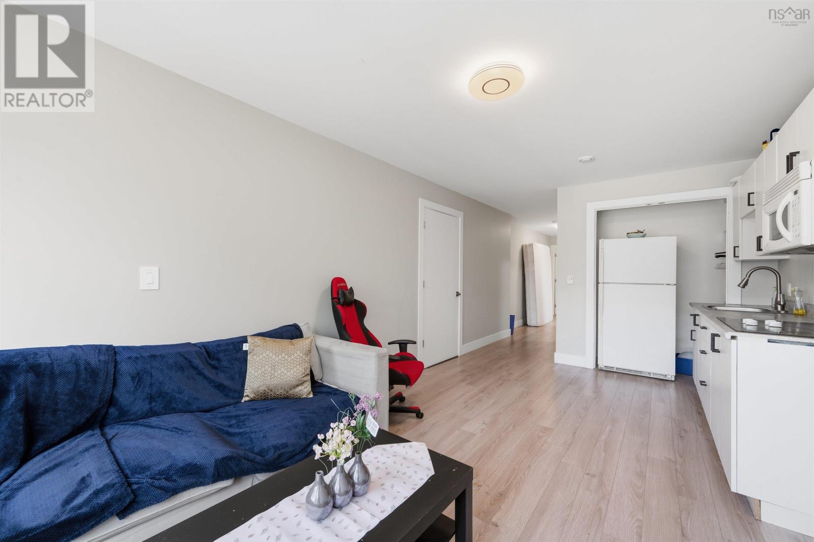 6 Charlton Avenue - 7