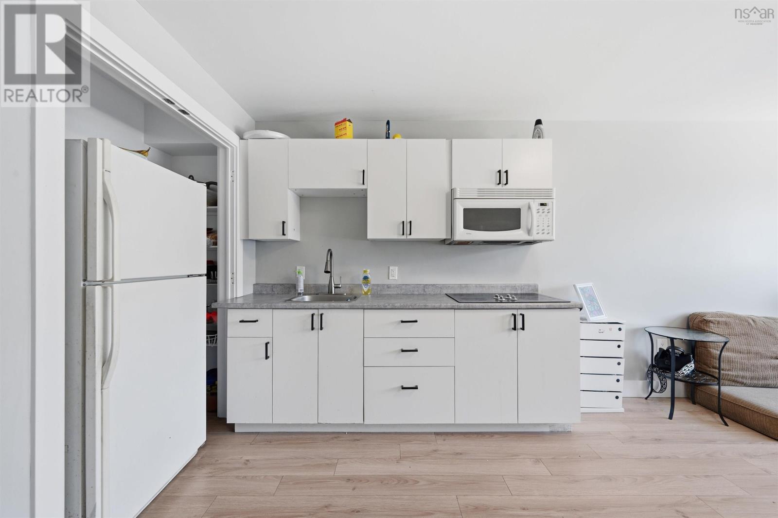 6 Charlton Avenue - 9