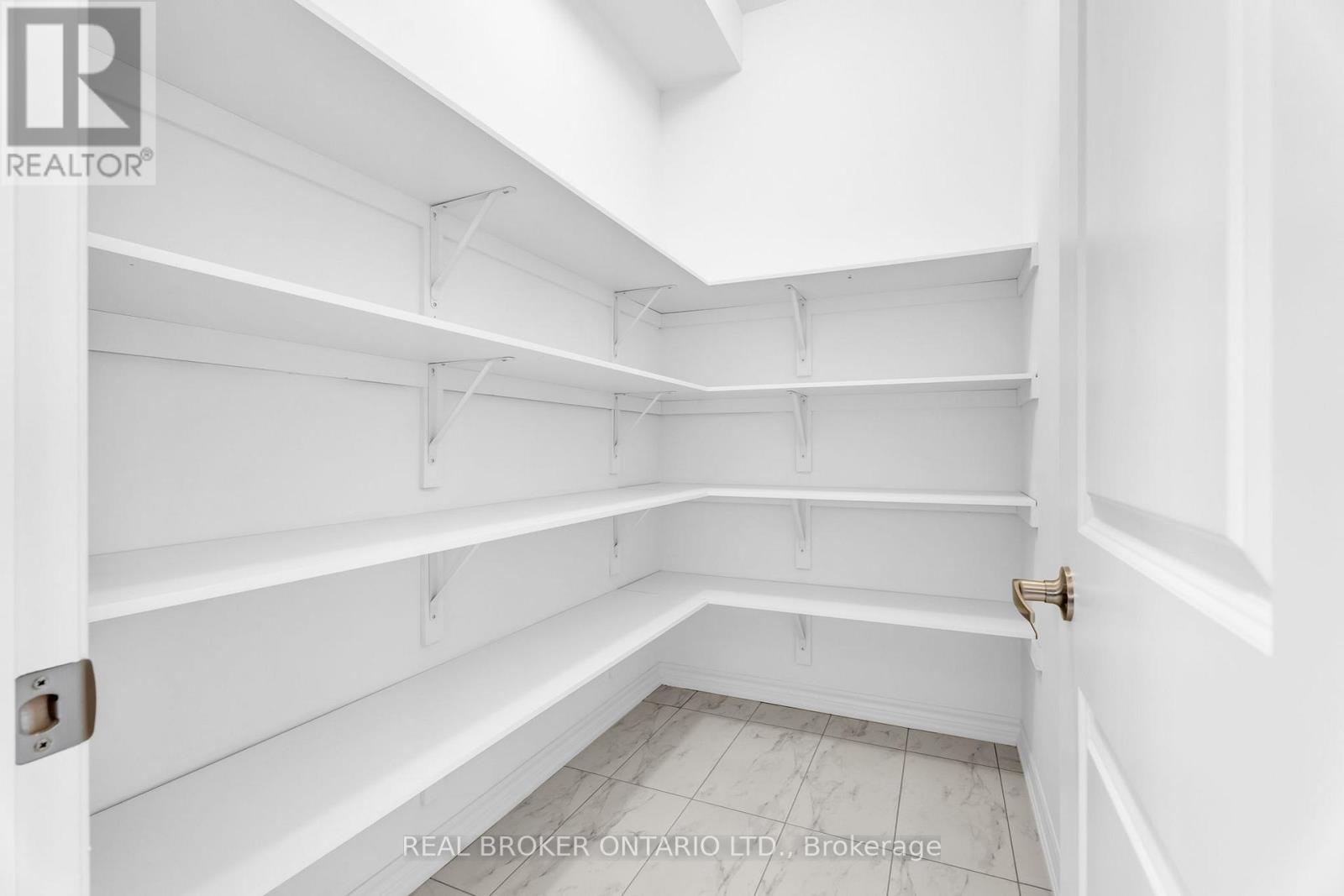 430 VANDUSEN AVENUE - 28