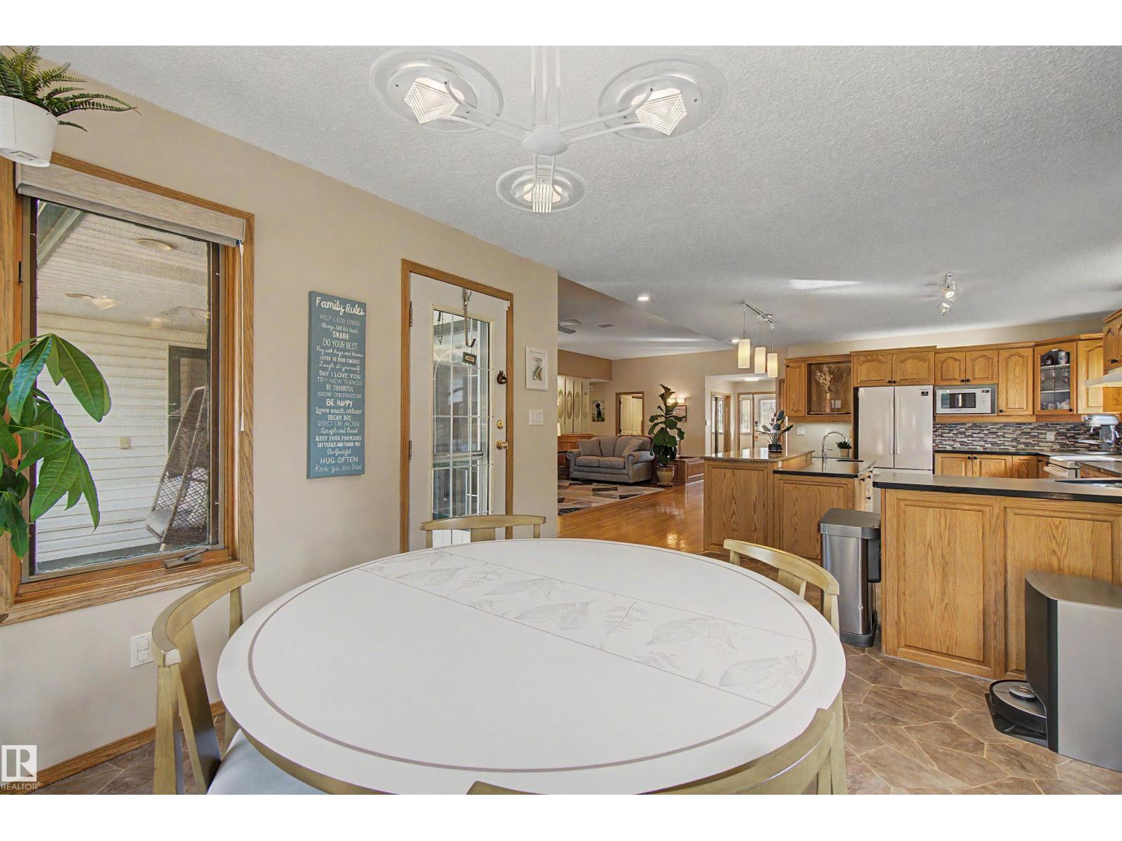 711 BUTTERWORTH DR NW - 22
