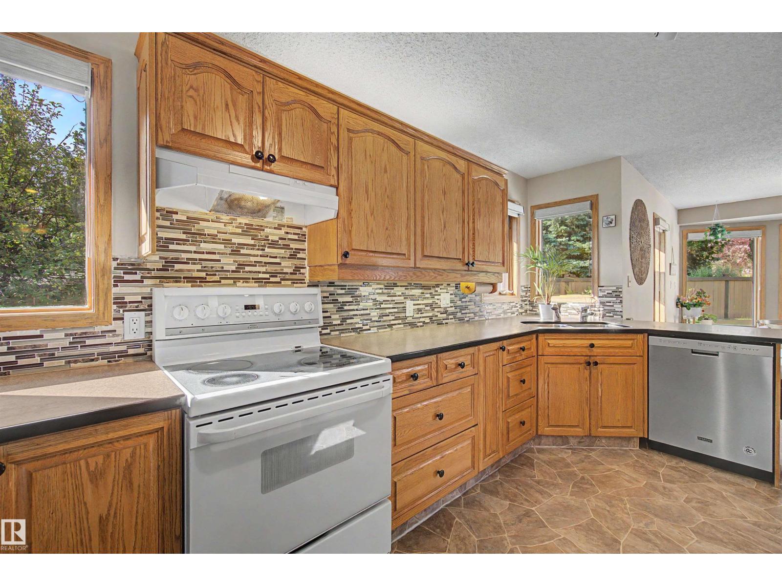 711 BUTTERWORTH DR NW - 17
