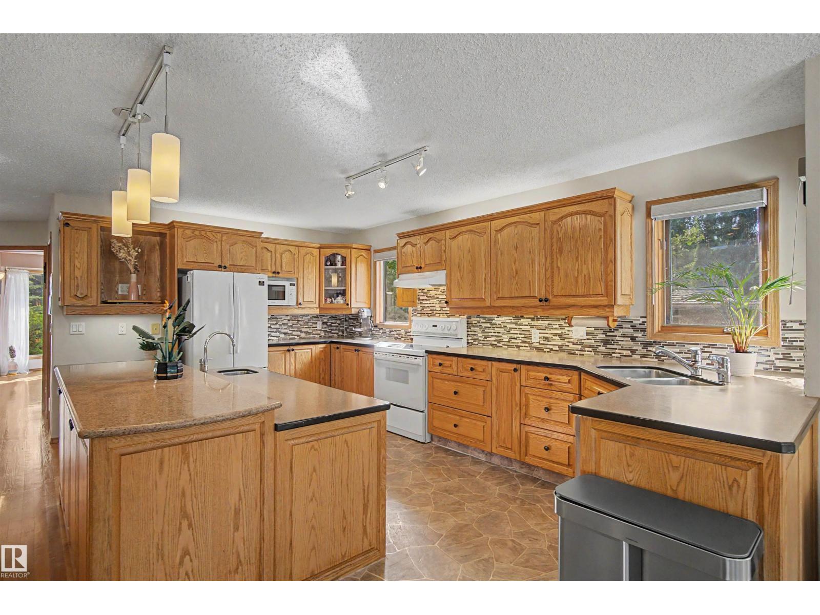 711 BUTTERWORTH DR NW - 16