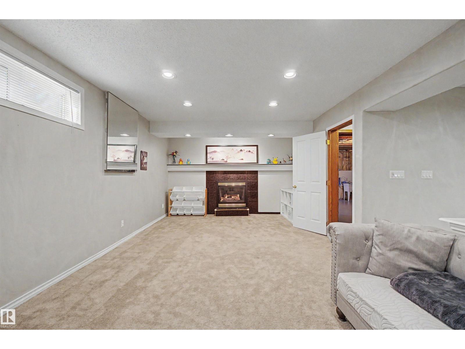 711 BUTTERWORTH DR NW - 43
