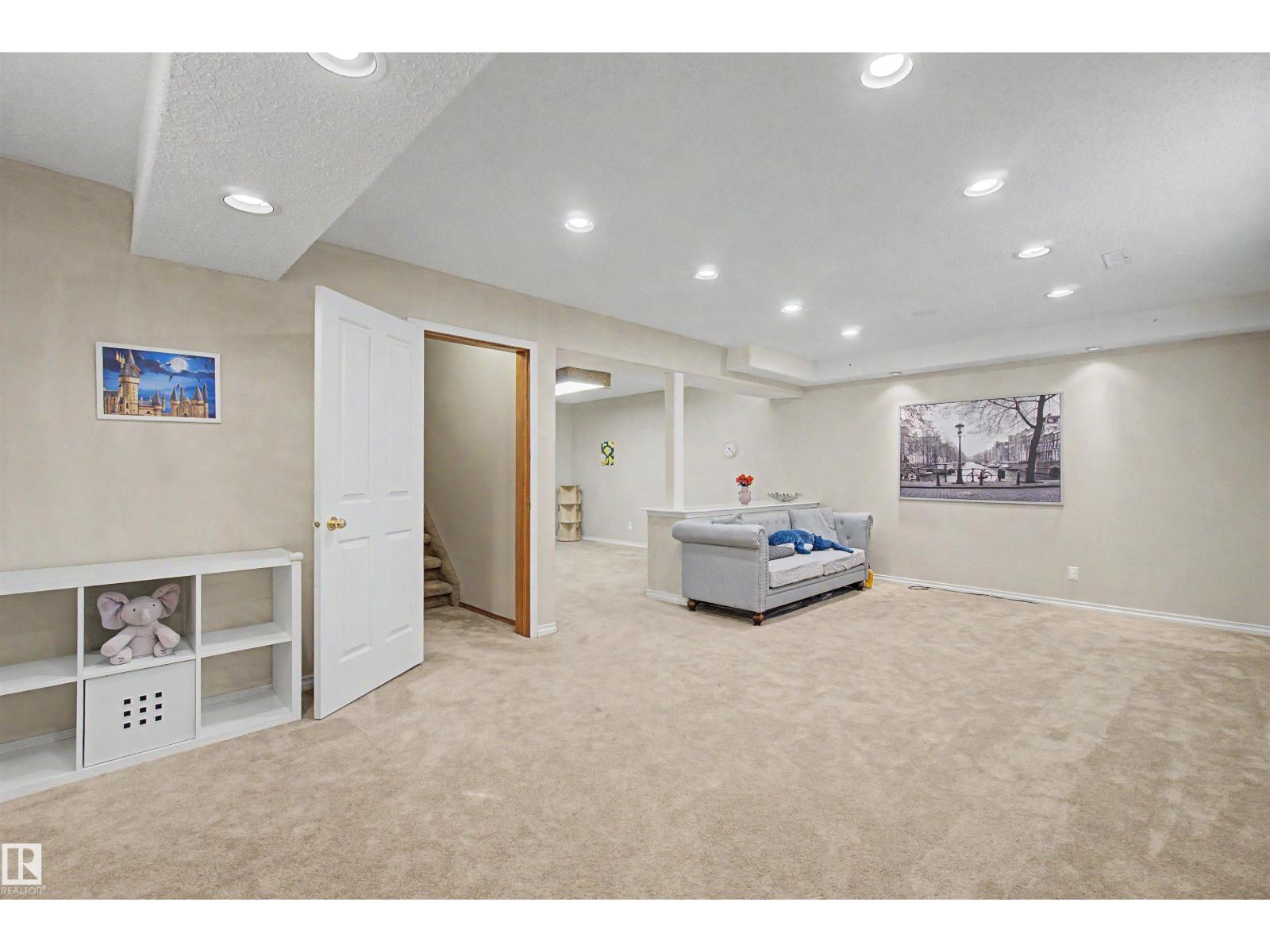 711 BUTTERWORTH DR NW - 44