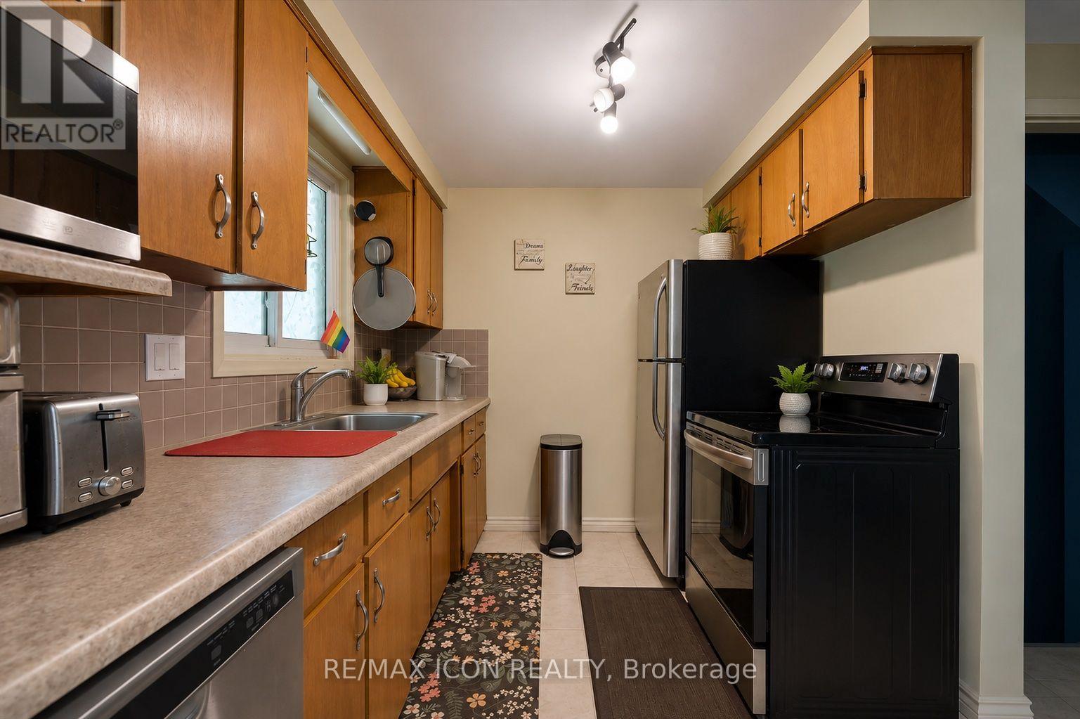 165 SELKIRK DRIVE - 5