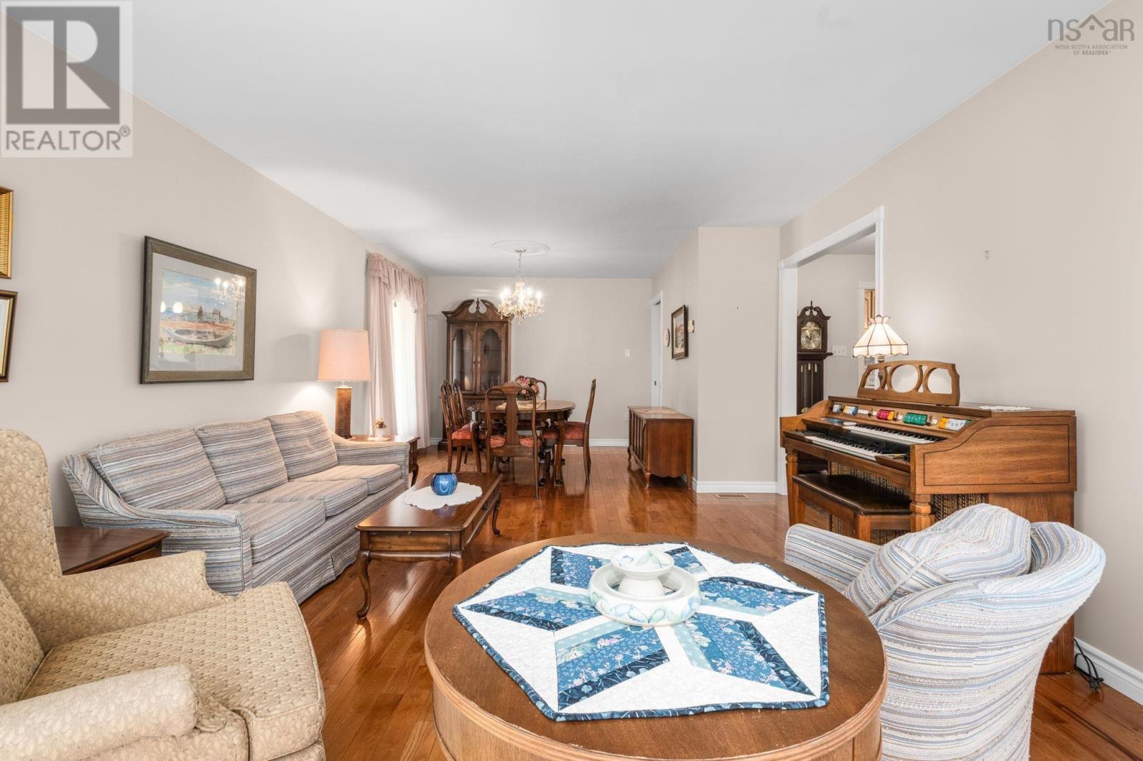 114 Mayfair Drive - 18