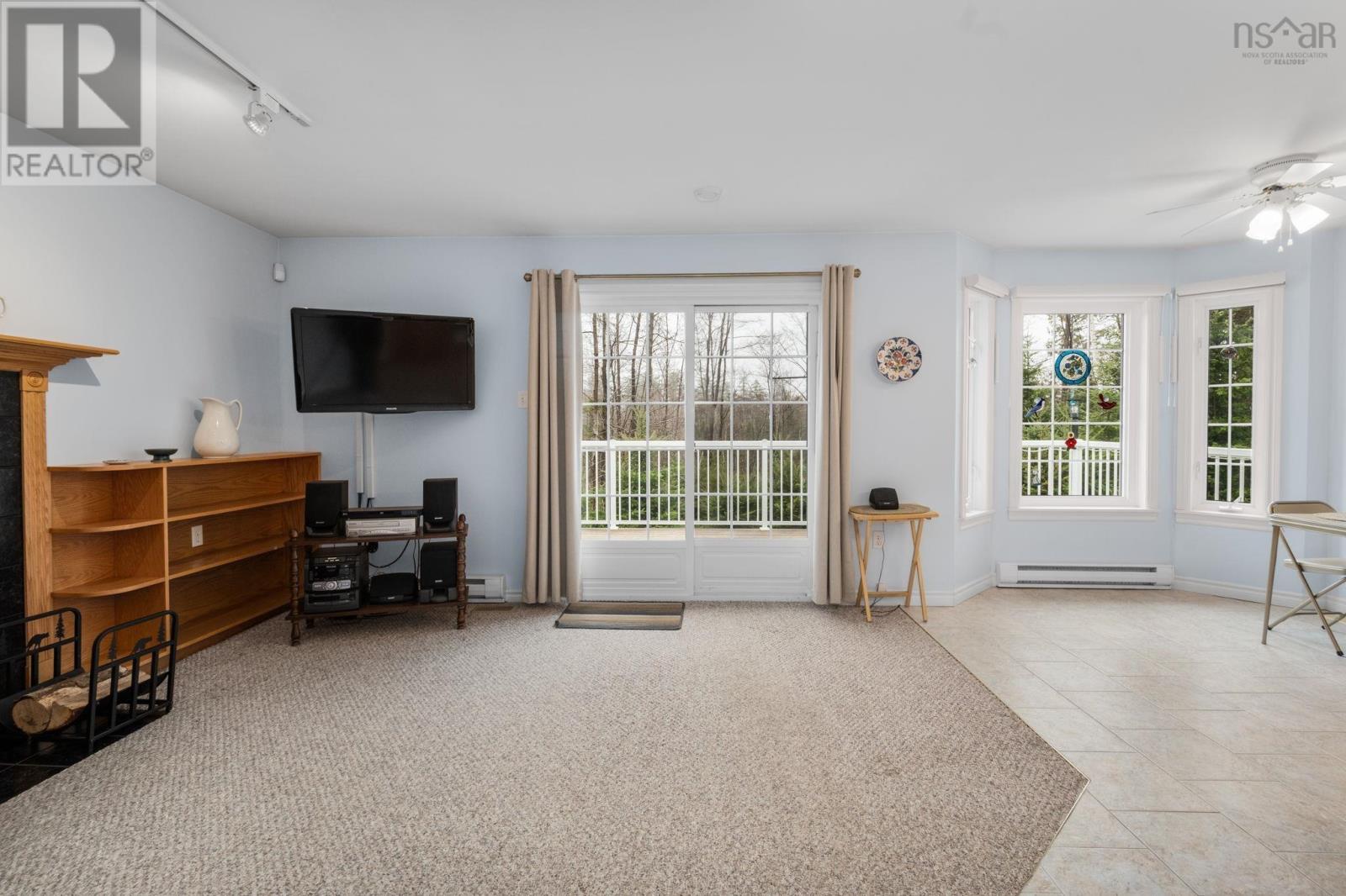 114 Mayfair Drive - 21