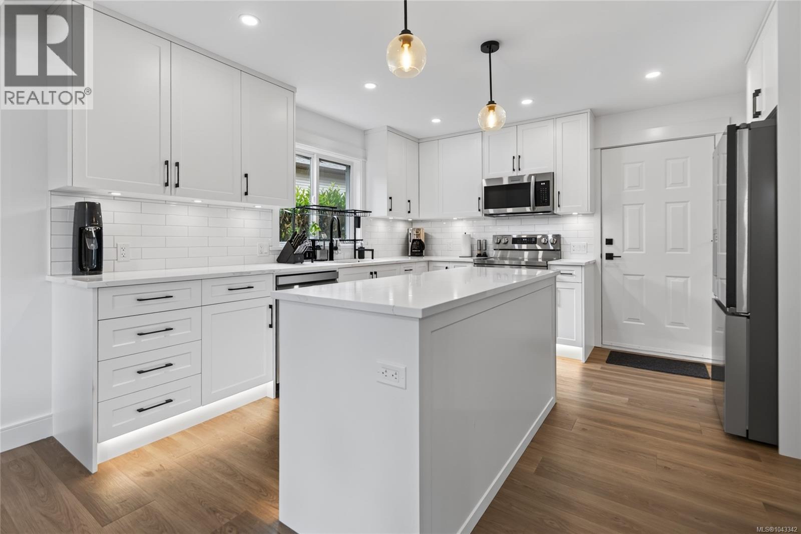 1508 Skeena Dr - 16