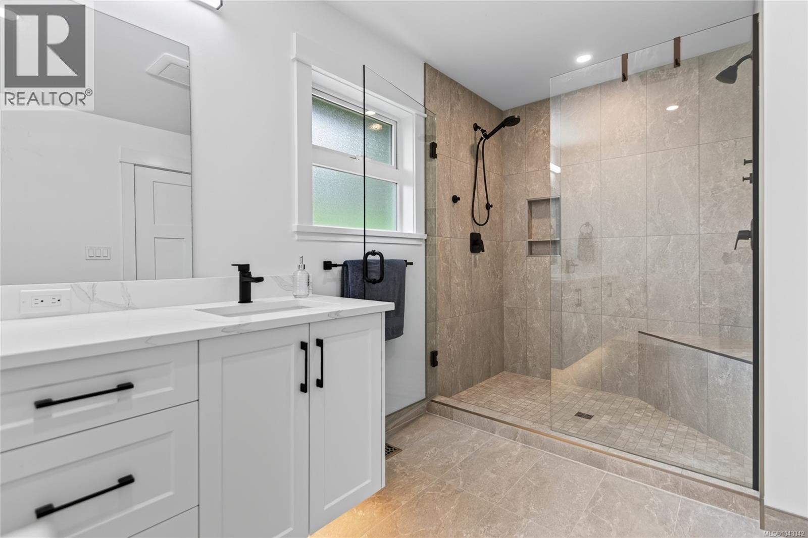 1508 Skeena Dr - 27