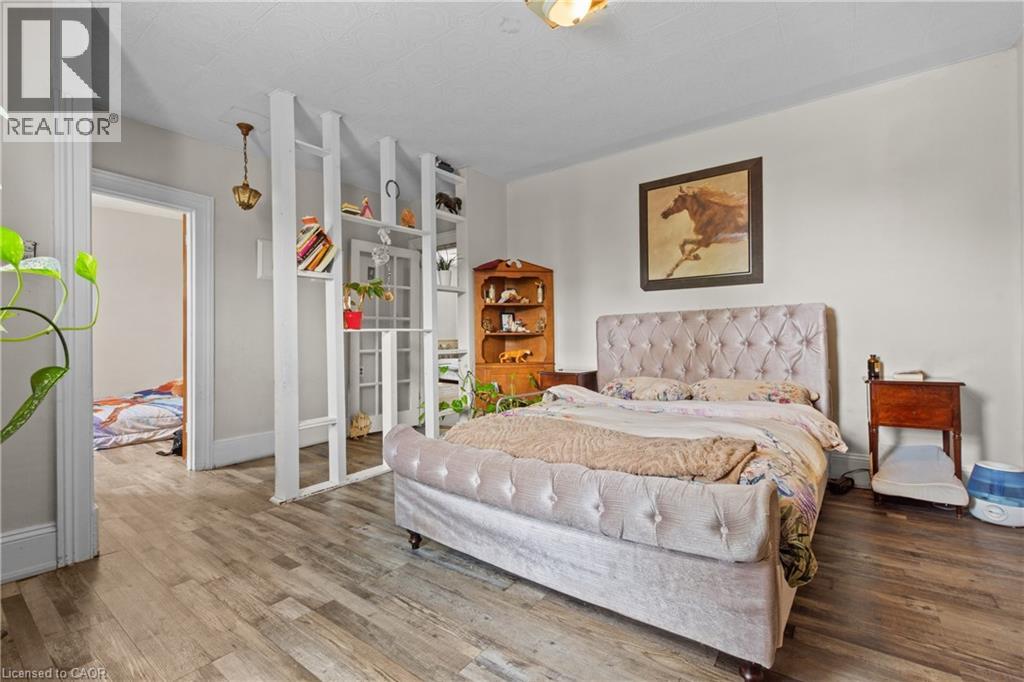 193 LOCKE Street N - 12