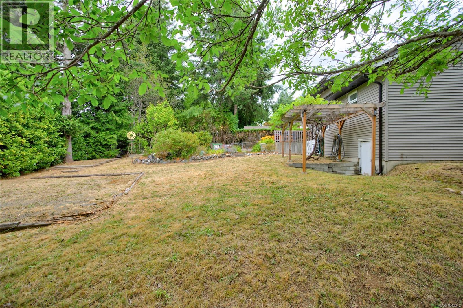 1508 Skeena Dr - 43