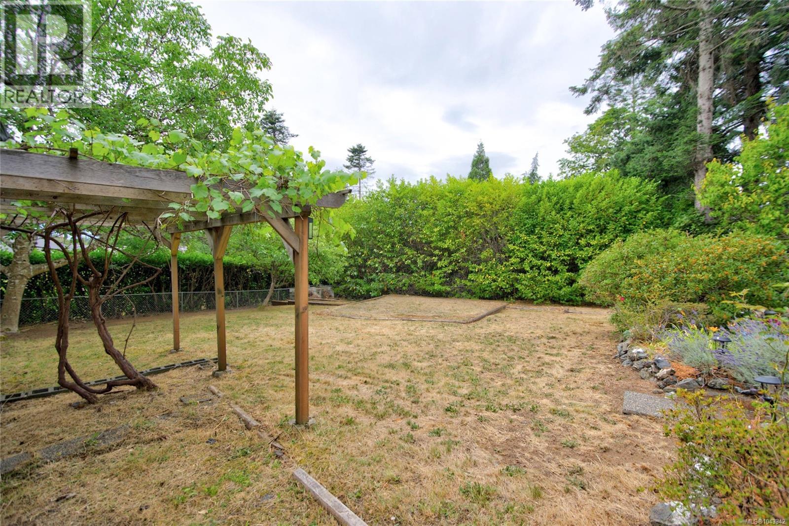 1508 Skeena Dr - 46