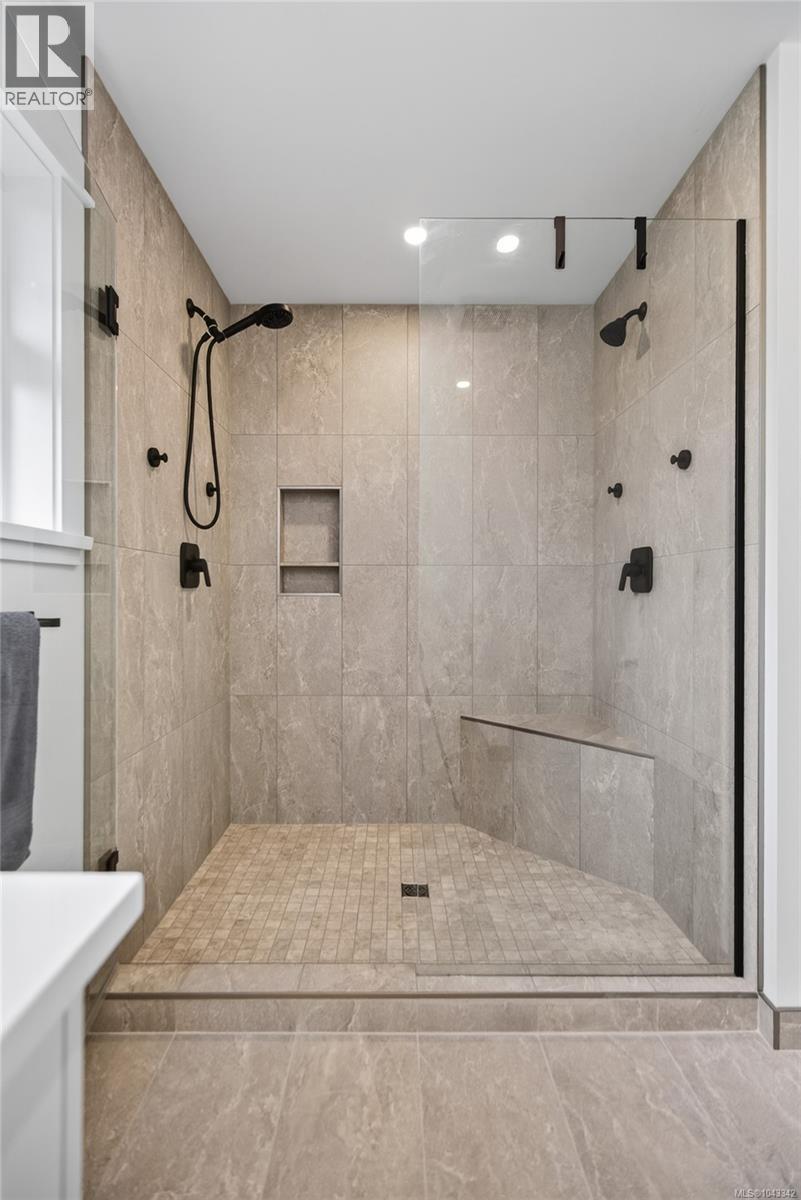 1508 Skeena Dr - 28