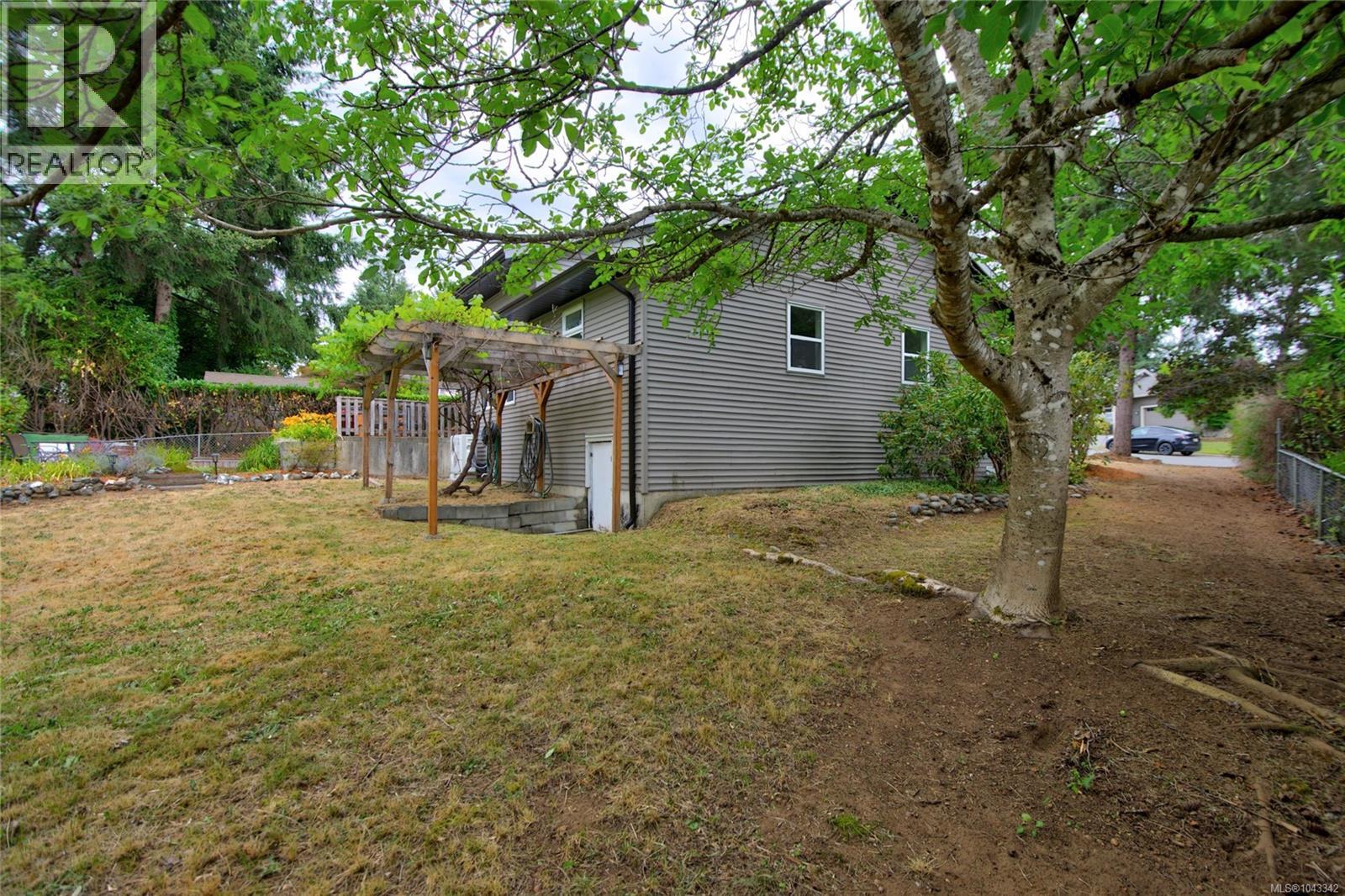 1508 Skeena Dr - 44