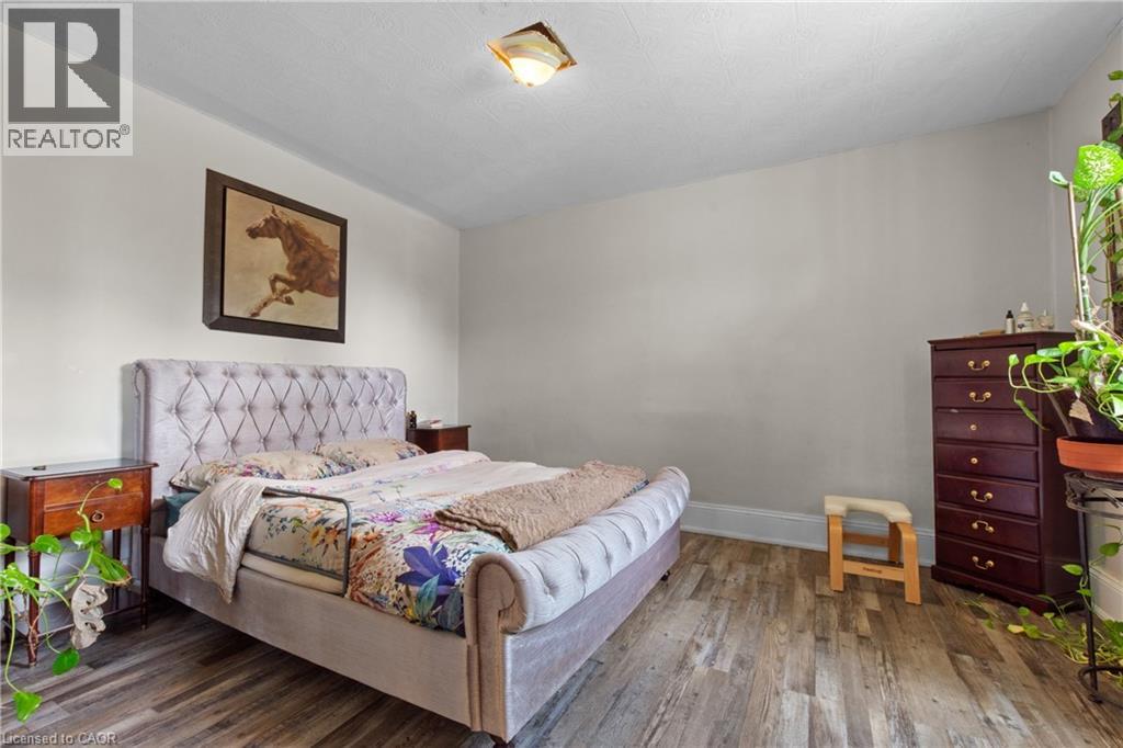 193 LOCKE Street N - 11