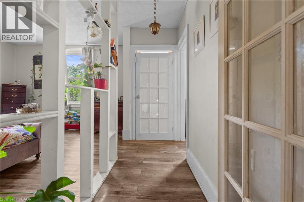 193 LOCKE Street N - 10