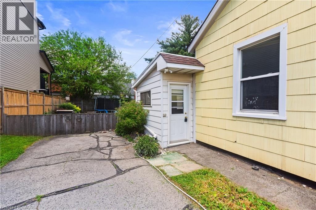 193 LOCKE Street N - 27