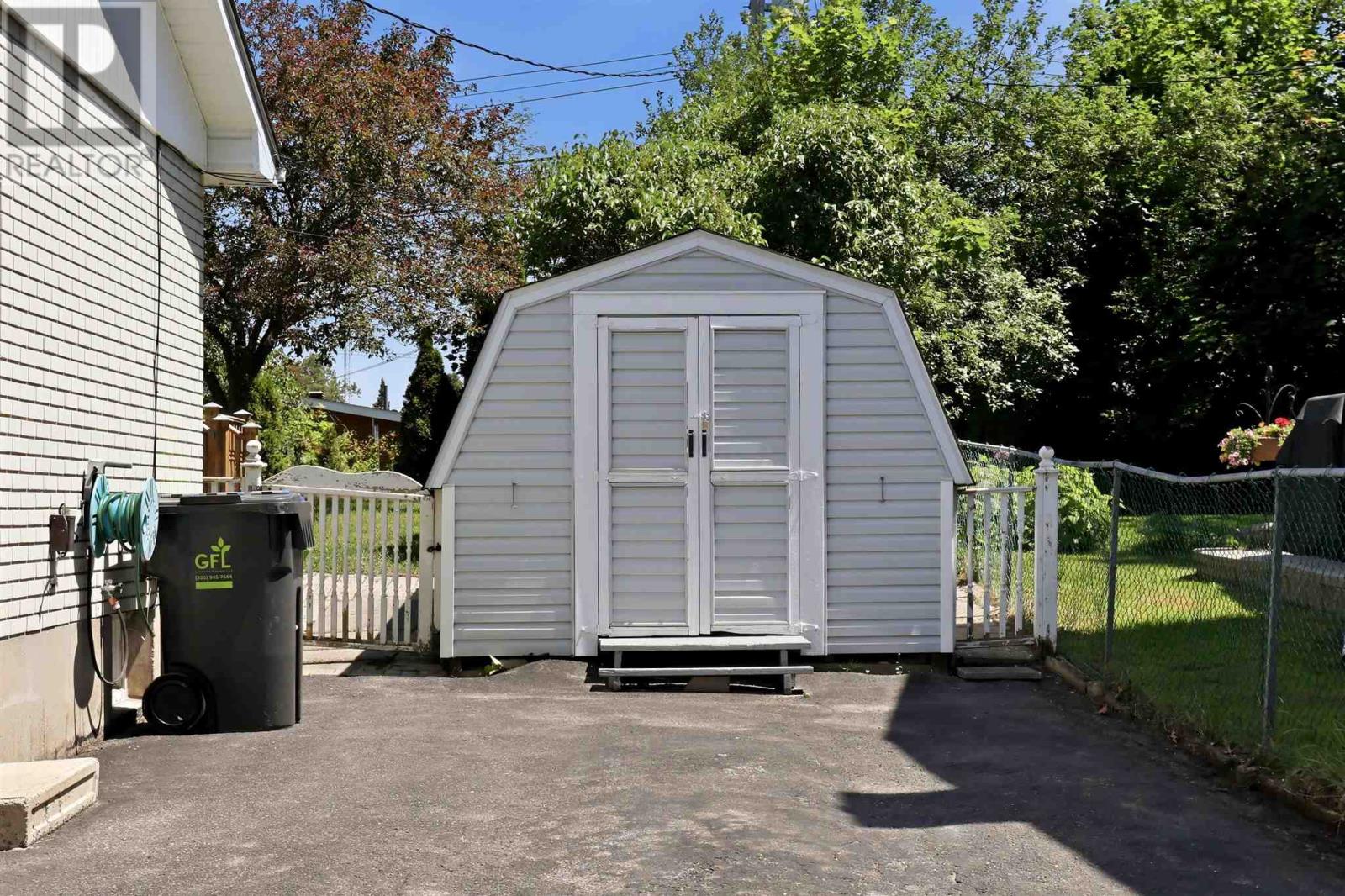 183 Meadow Park CRES - 40