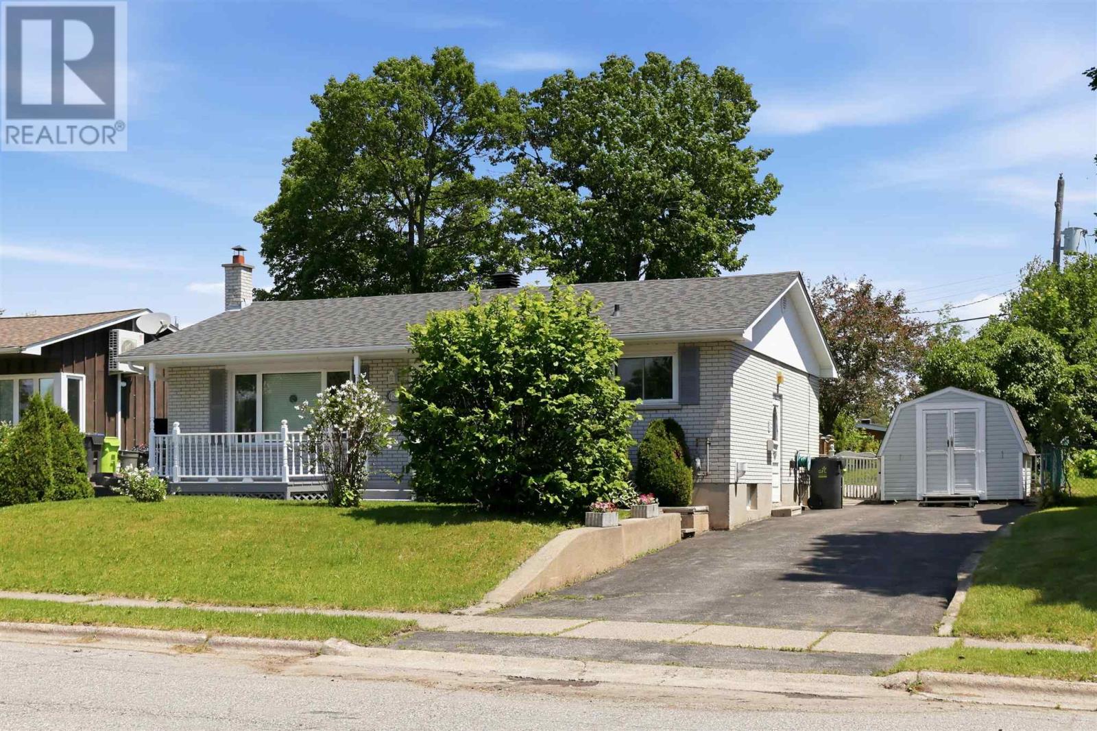 183 Meadow Park CRES - 41
