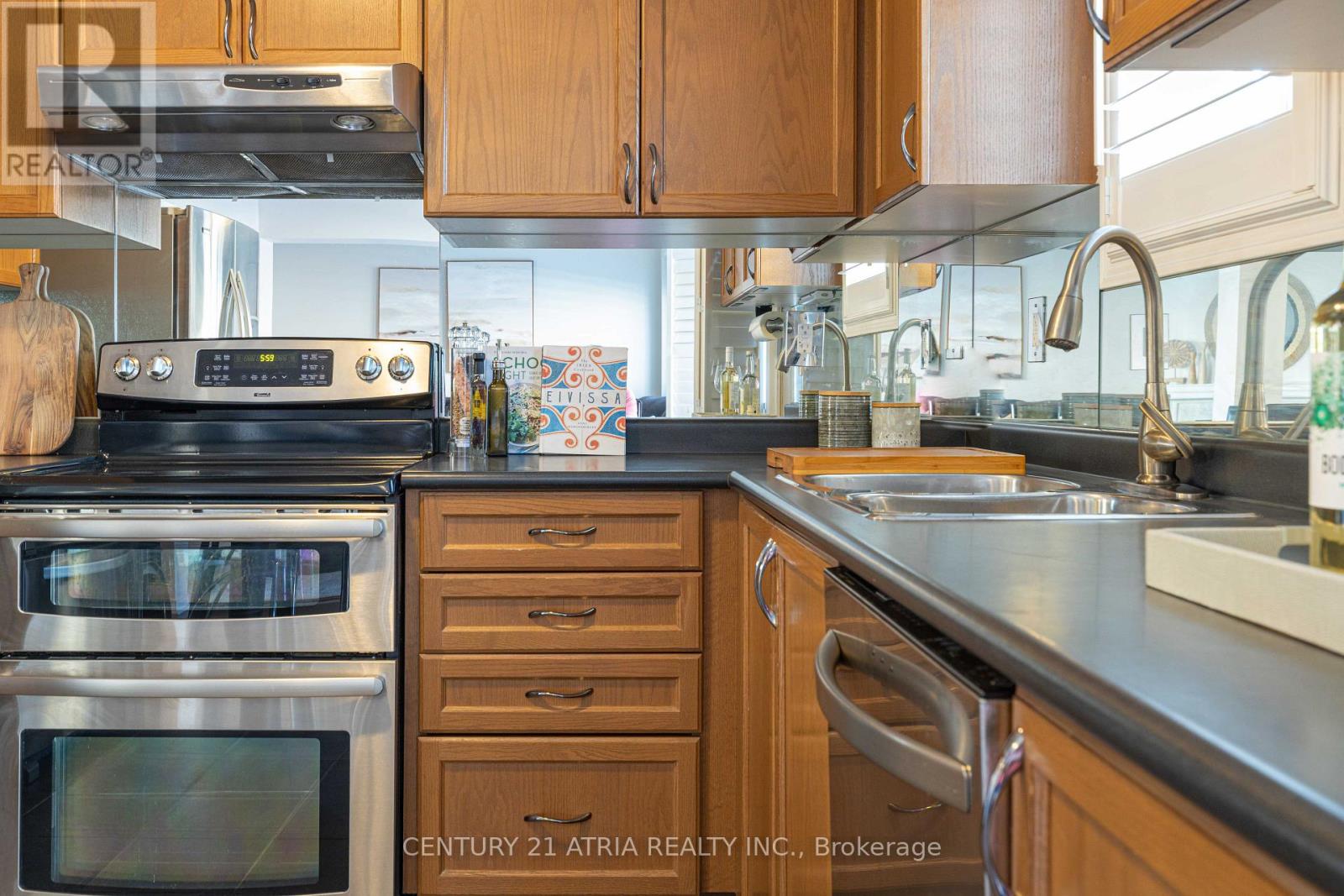 21 TREEGROVE CRESCENT - 12