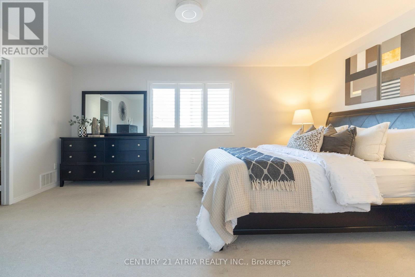 21 TREEGROVE CRESCENT - 25