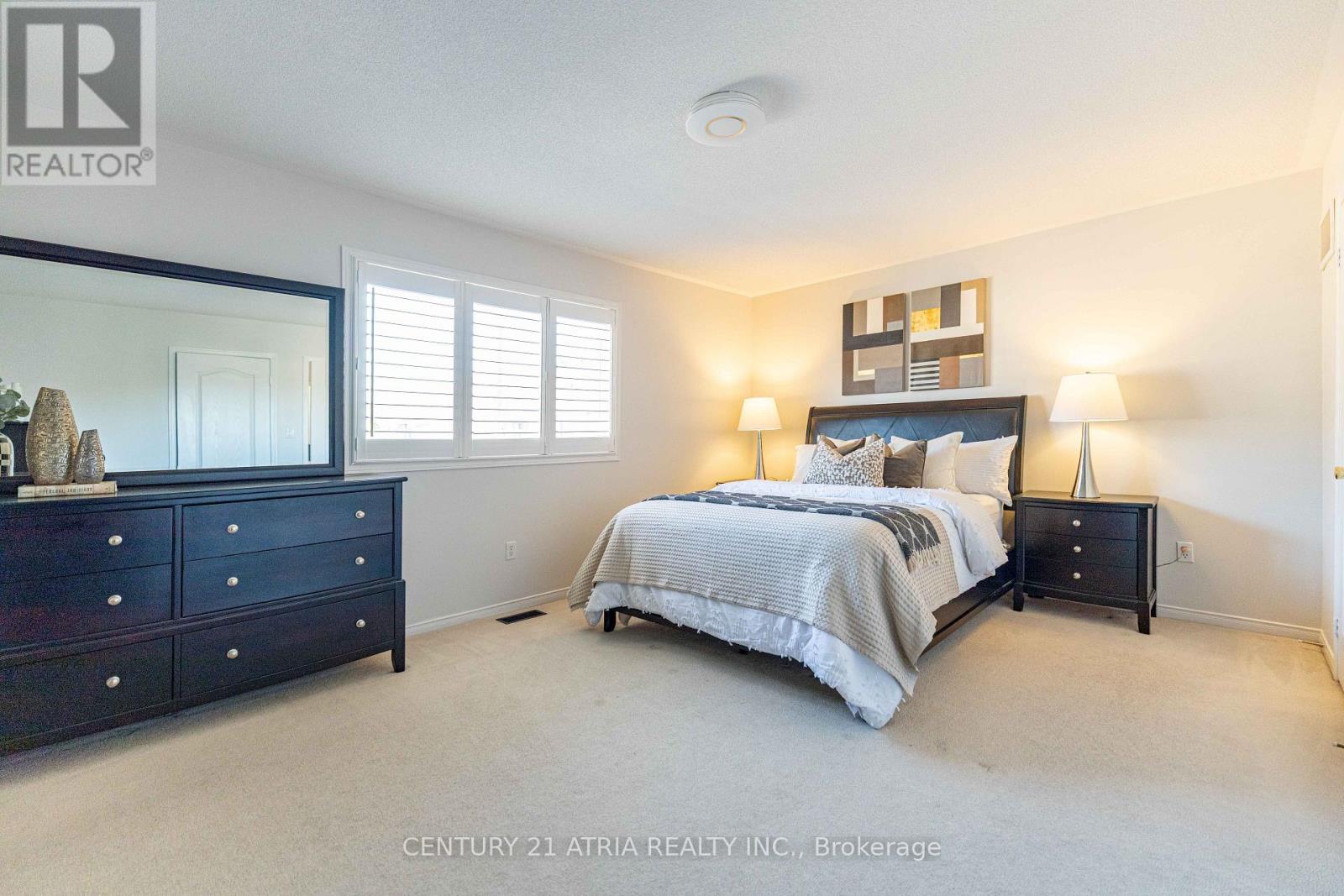 21 TREEGROVE CRESCENT - 23