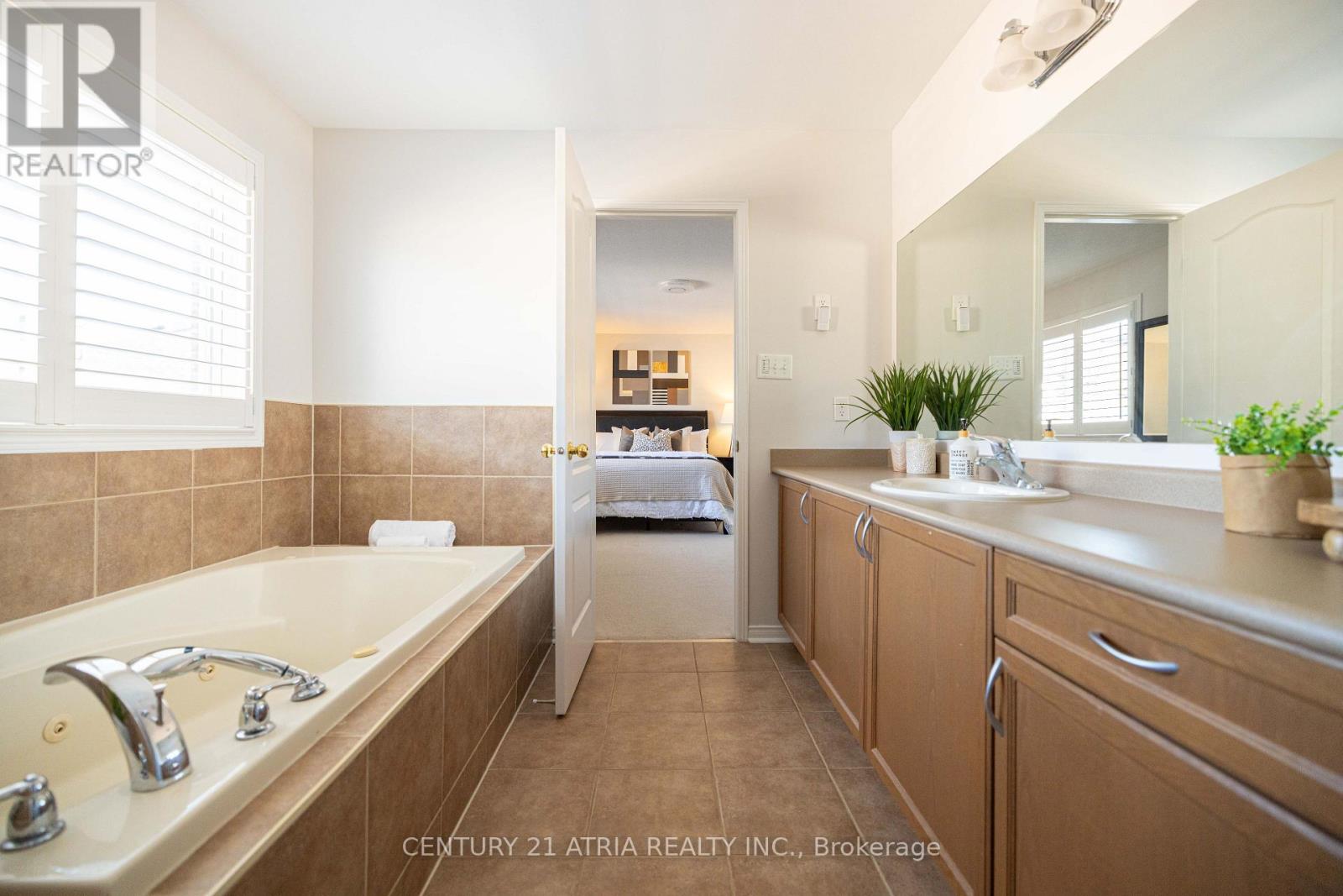 21 TREEGROVE CRESCENT - 26