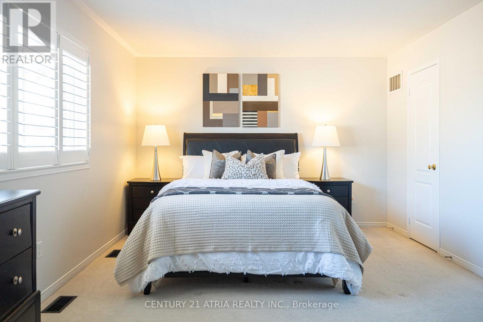 21 TREEGROVE CRESCENT - 22
