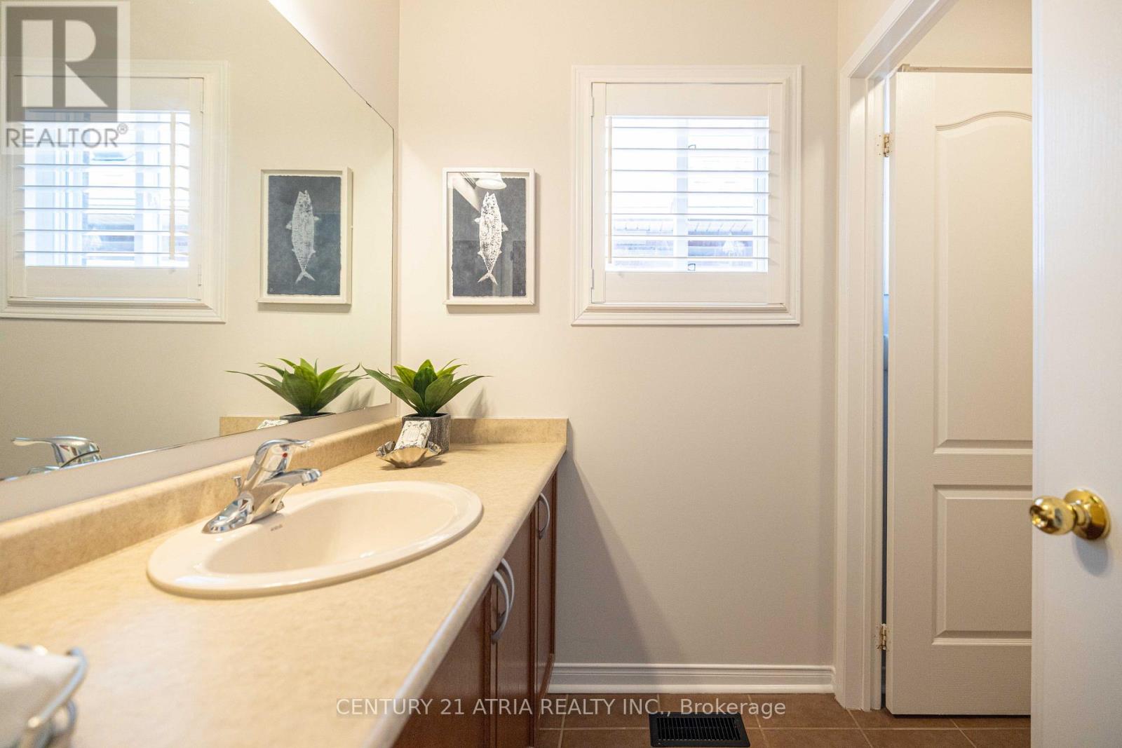 21 TREEGROVE CRESCENT - 31