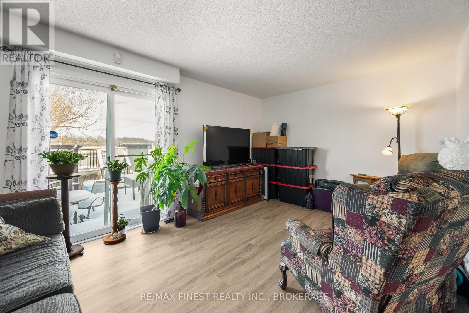 303 CONACHER DRIVE - 13