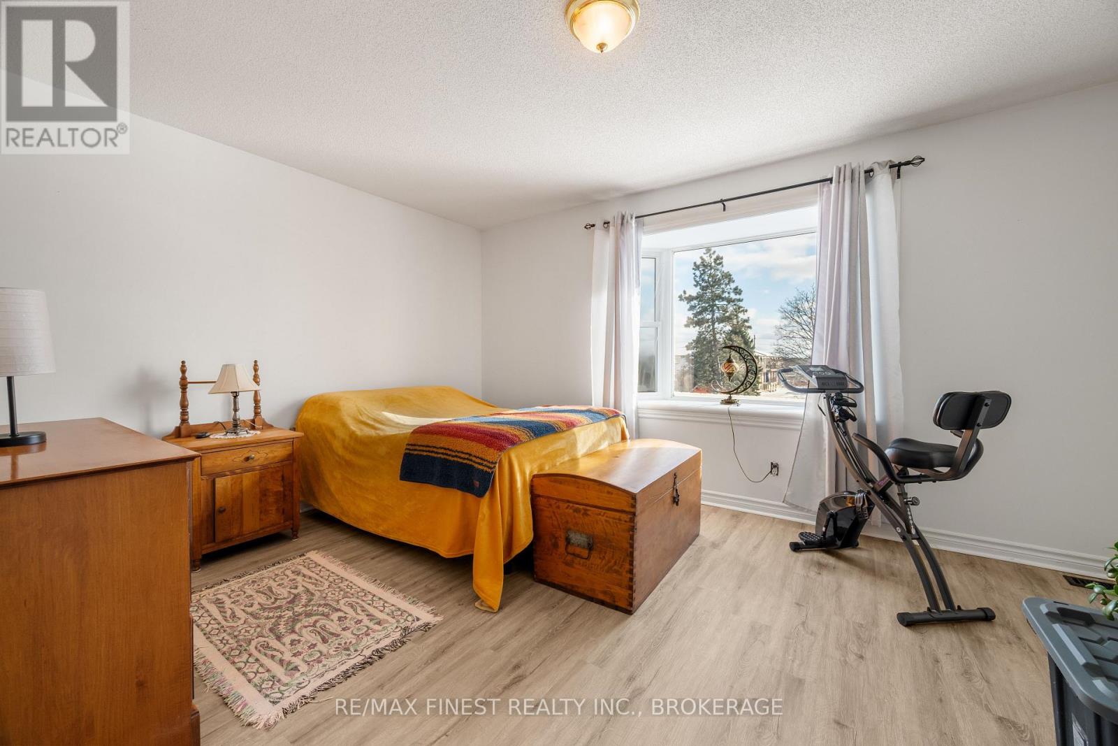 303 CONACHER DRIVE - 17
