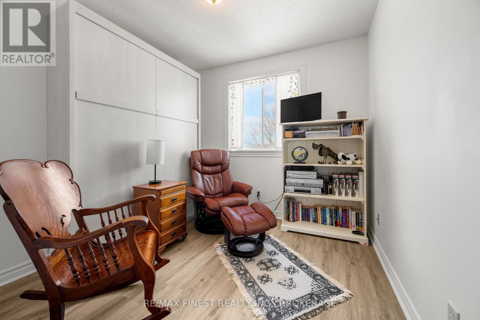 303 CONACHER DRIVE - 23