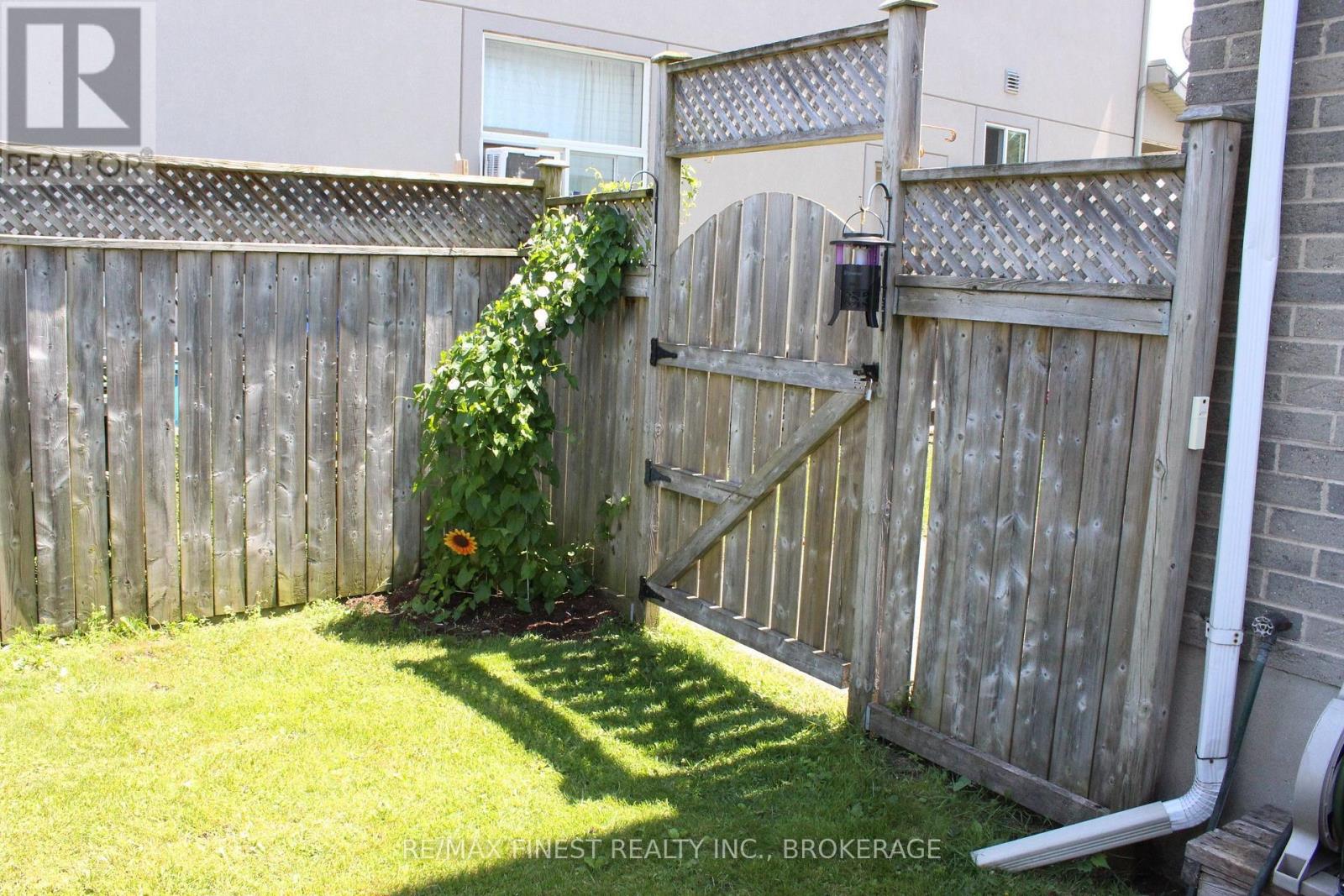 303 CONACHER DRIVE - 29