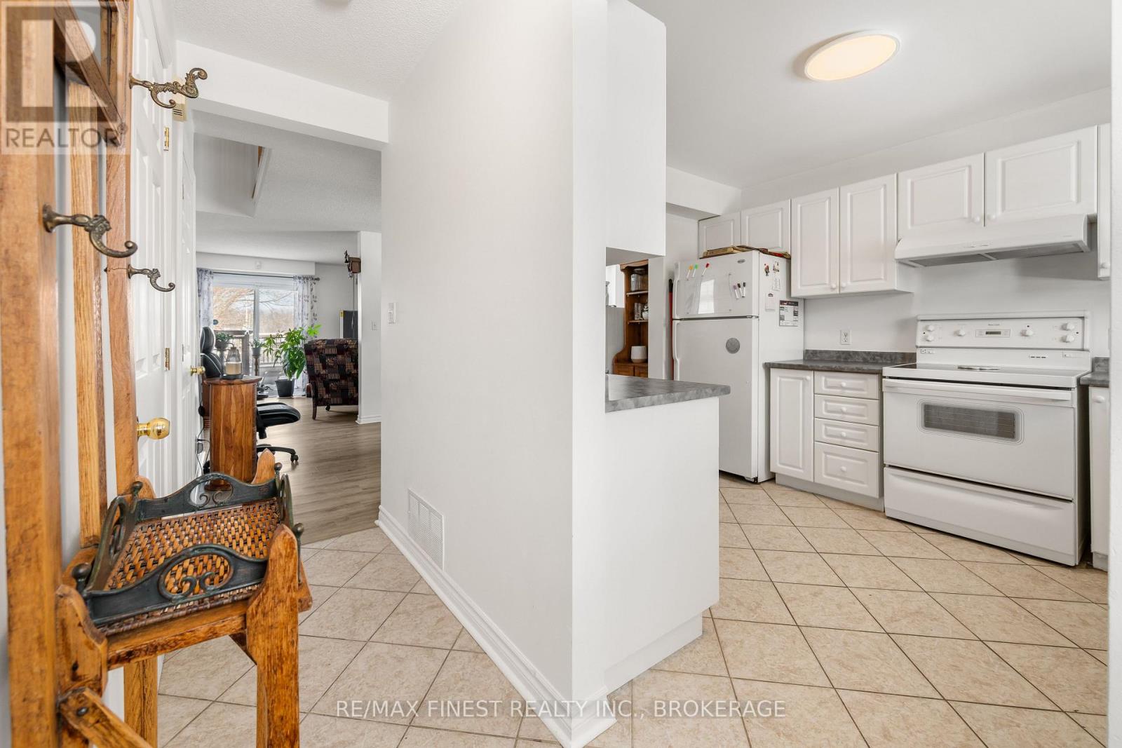 303 CONACHER DRIVE - 4