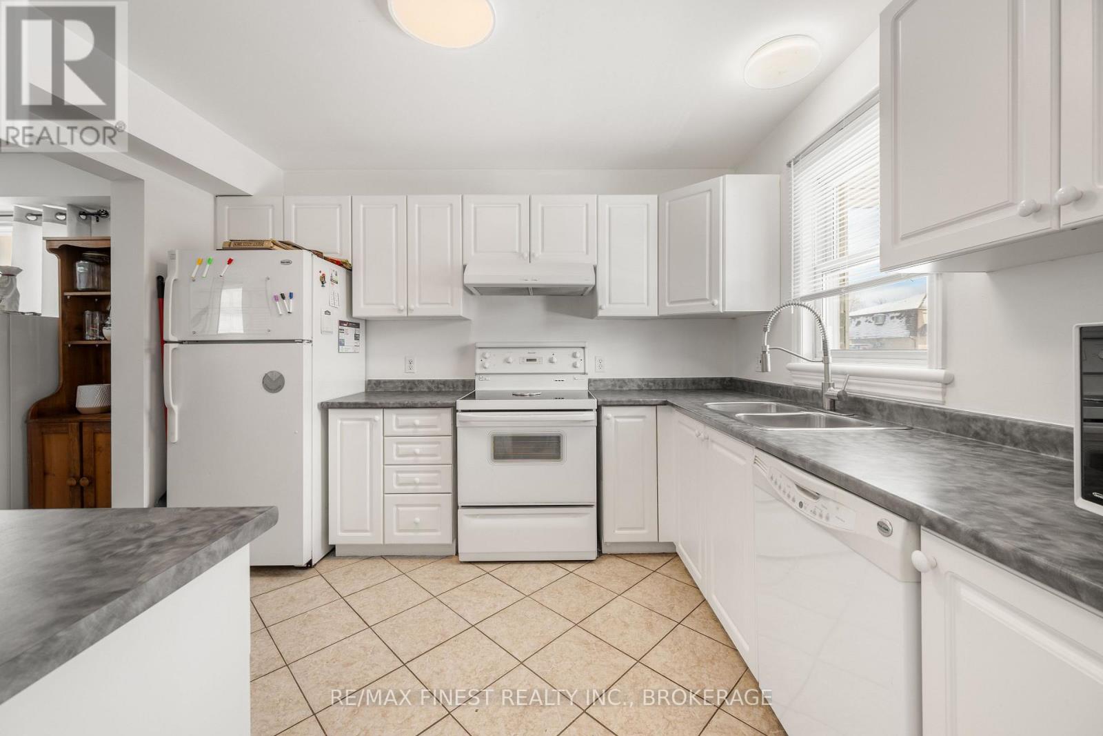 303 CONACHER DRIVE - 5