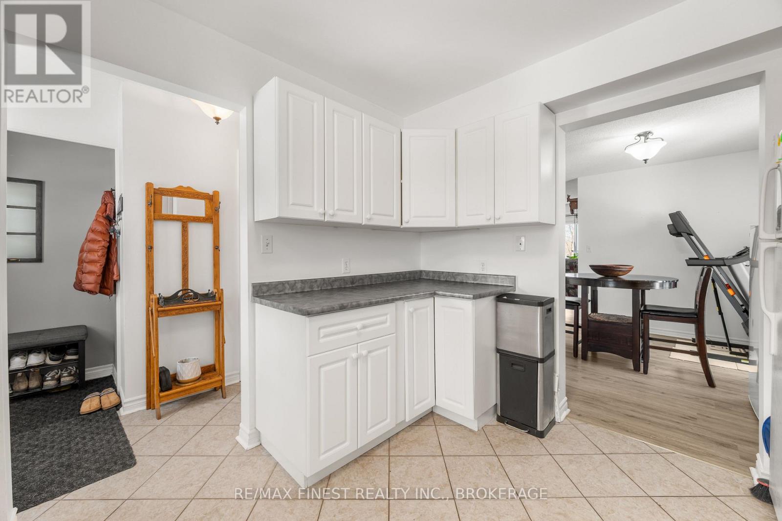 303 CONACHER DRIVE - 7