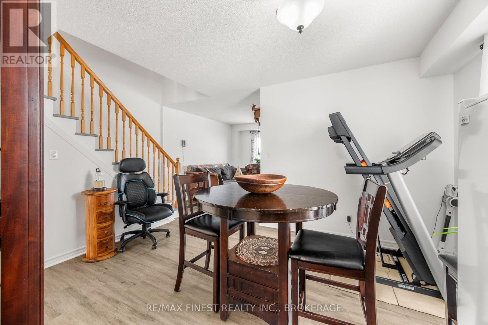 303 CONACHER DRIVE - 8