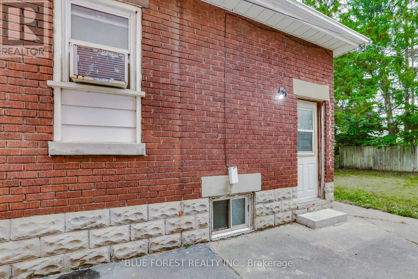 110 ST JULIEN STREET - 20