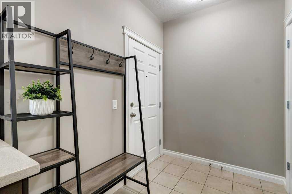 #105 2 Hemlock Crescent SW - 5