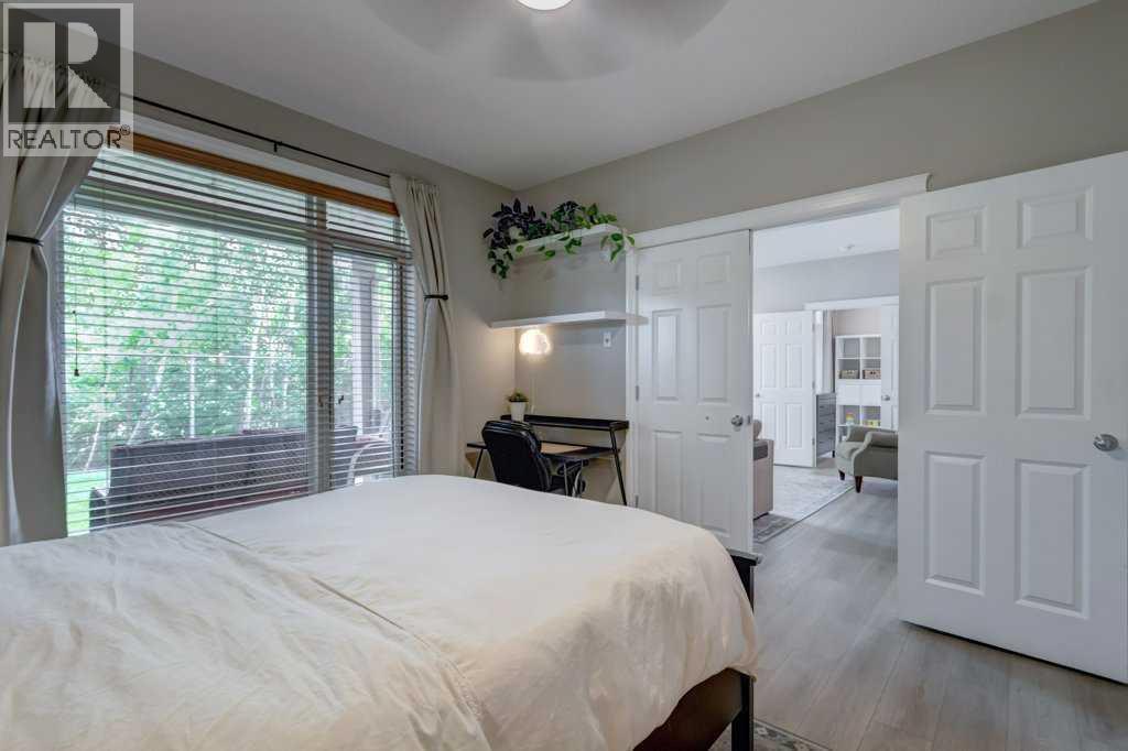 #105 2 Hemlock Crescent SW - 18