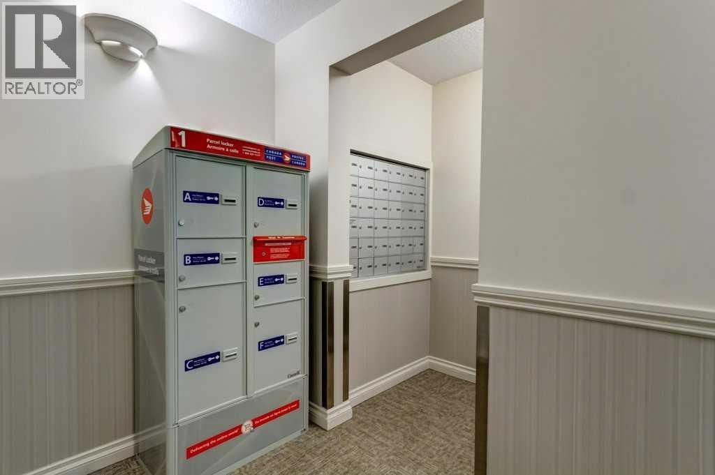 #105 2 Hemlock Crescent SW - 28