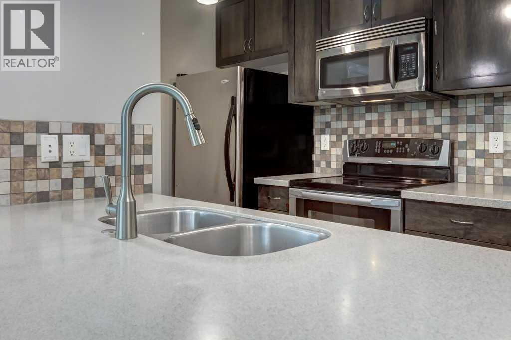 #105 2 Hemlock Crescent SW - 10