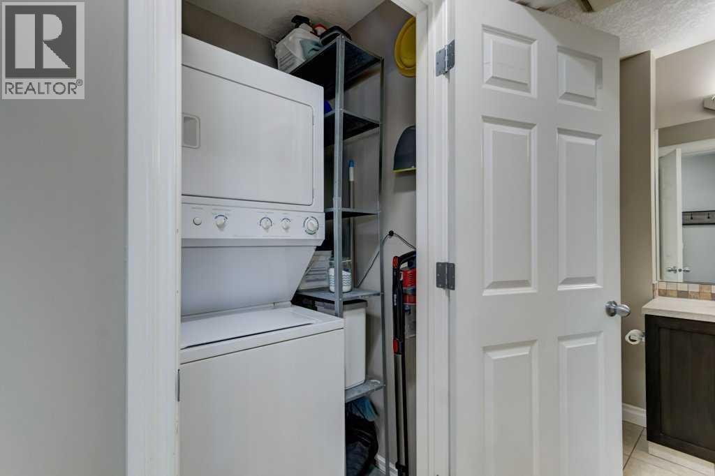 #105 2 Hemlock Crescent SW - 23