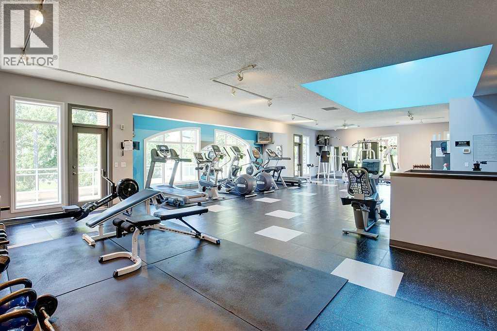#105 2 Hemlock Crescent SW - 32