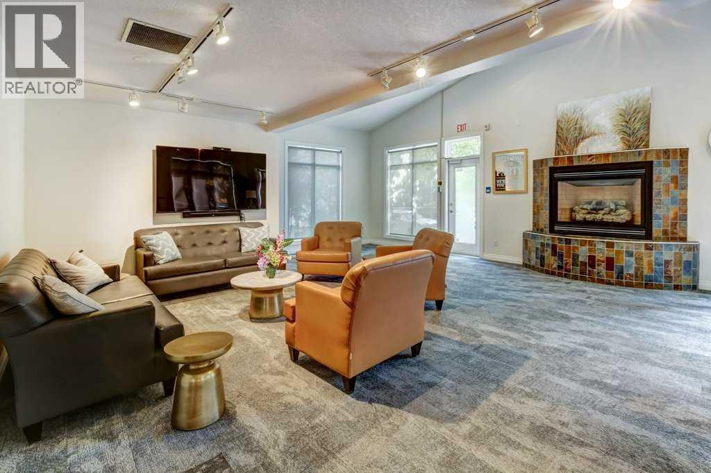 #105 2 Hemlock Crescent SW - 34